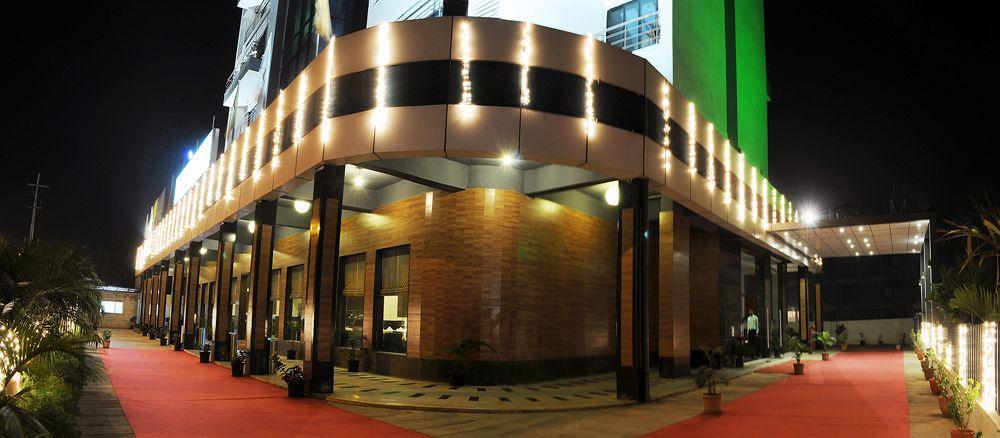Pallavi A'Vida Navi Mumbai Exteriör bild
